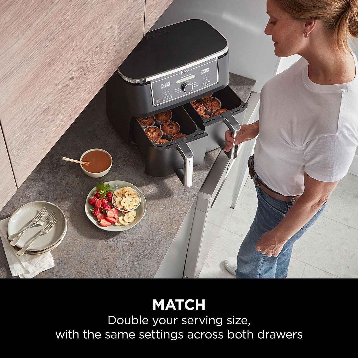Front view of the Ninja Foodi MAX AF400UK air fryer showing dual cooking zones