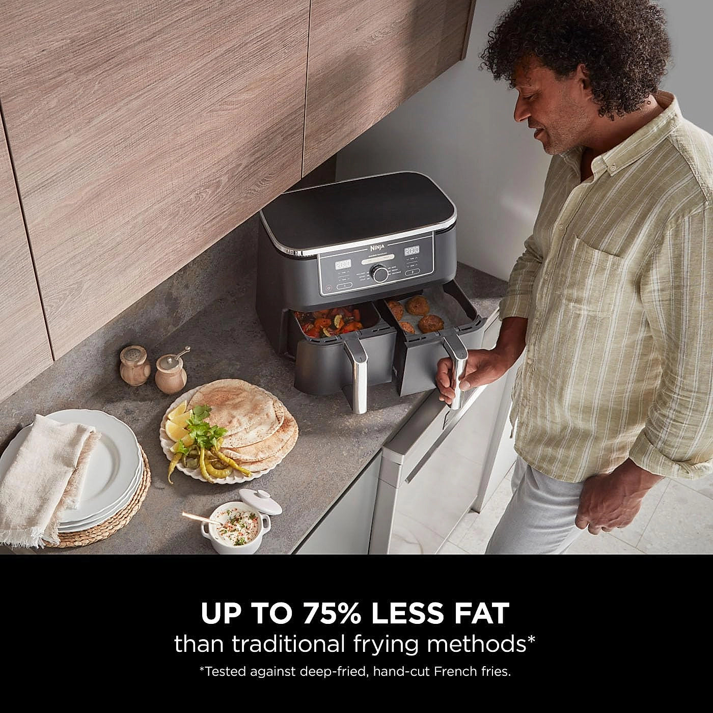 Front view of the Ninja Foodi MAX AF400UK air fryer showing dual cooking zones