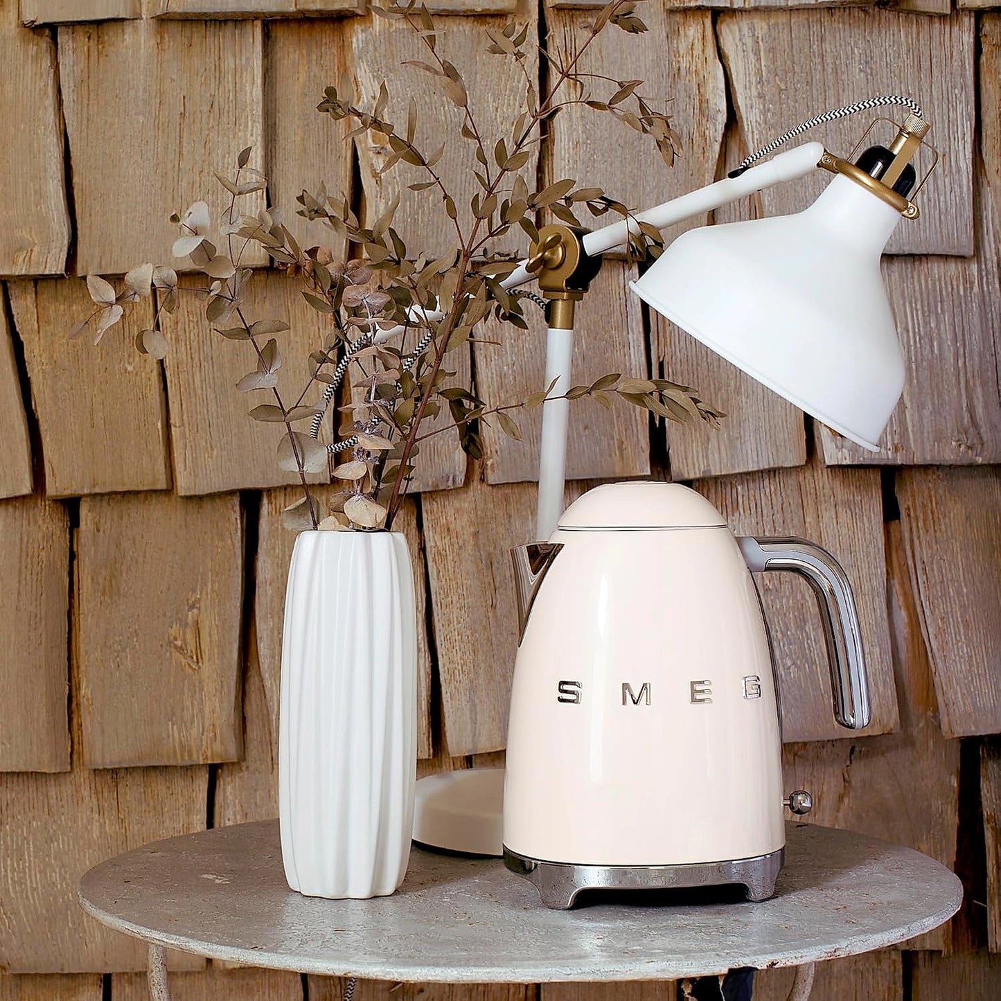 Smeg KLF03CRUK cream electric kettle side profile